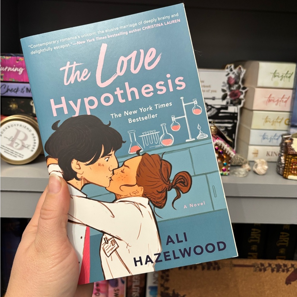 The Love Hypothesis by Ali Hazelwood Paperback